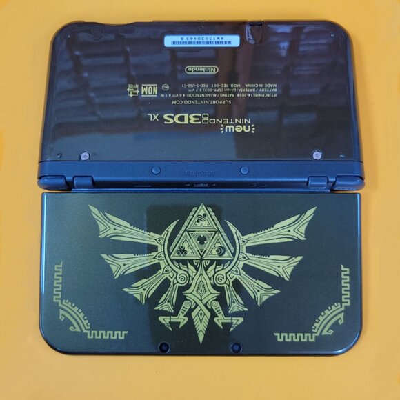 Zelda Triforce New Nintendo 3DS XL + 128GB Full Included - Lots of Games (2000+) - Picture 3 of 4